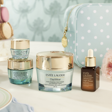 ESTEE LAUDER DayWear Coffret - Crème Hydratante + 4 Produits ESTEE LAUDER DayWear Coffret - Crème Hydratante + 4 Produits